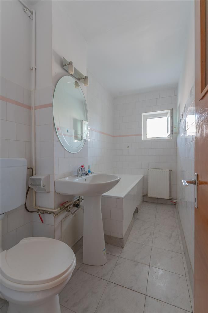 Apartament nemobilat in zona Spitalului Judetean - Poză 7
