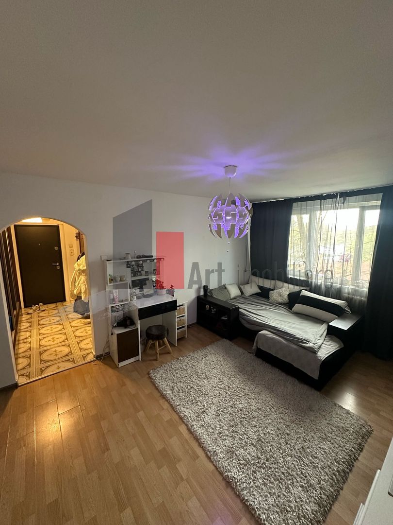Apartament cu 3 camere în Zona 1Decembrie - Poză 1