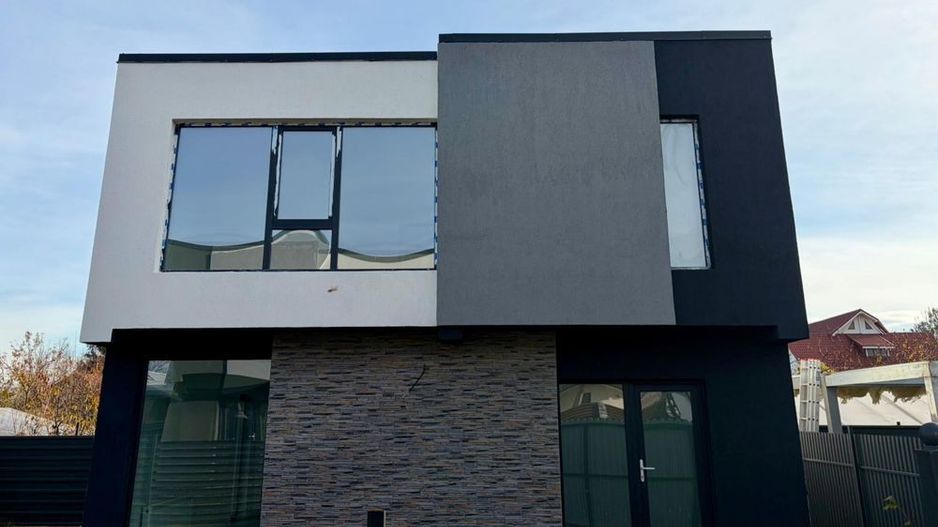 Casă modernă de vânzare în Vânători – 110 mp utili, teren 259 mp, complet mobila - Poză 1