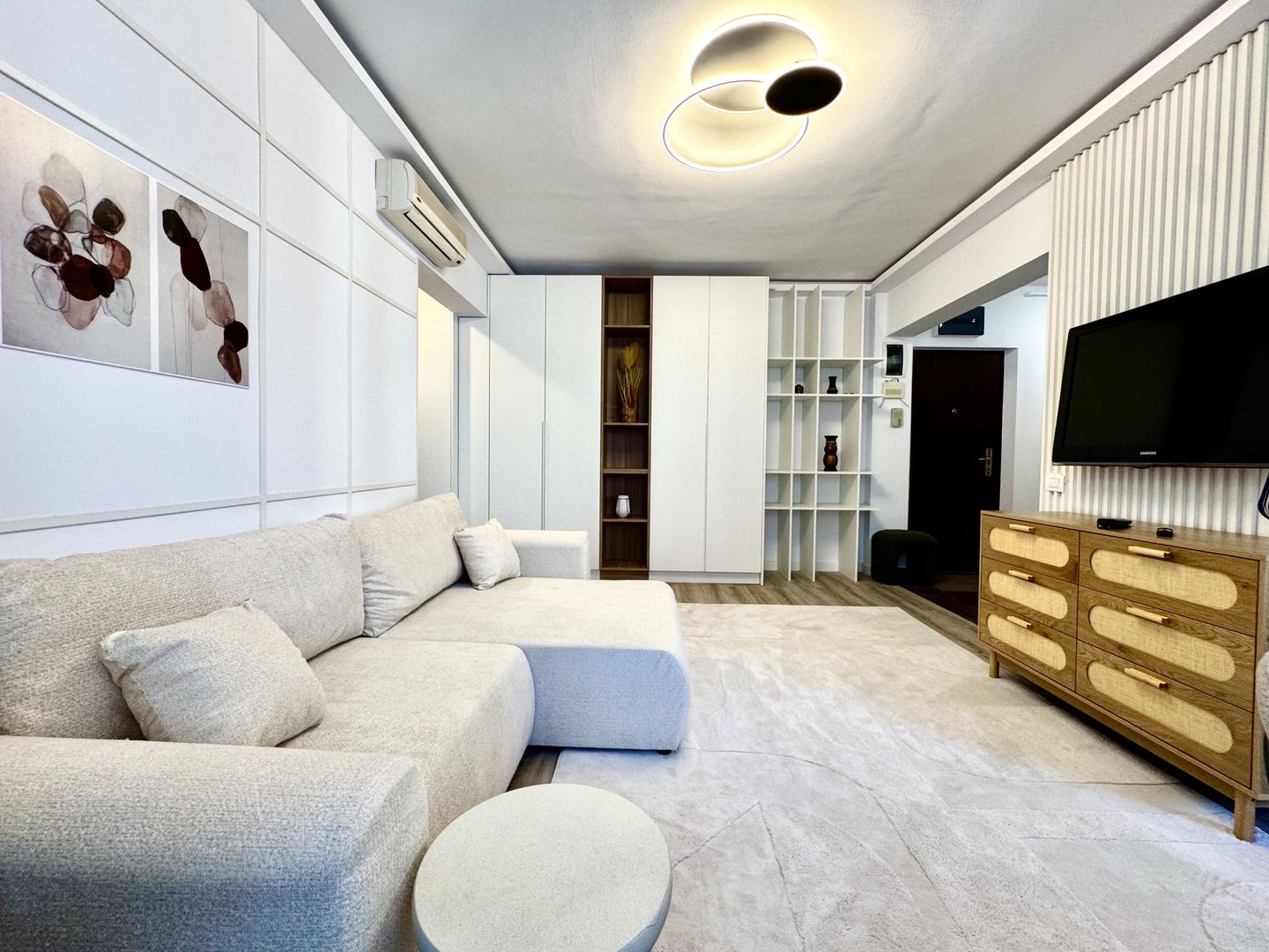 Apartament cu stil, eleganță și energie vibrantă, în Piața Victoriei - Poză 6