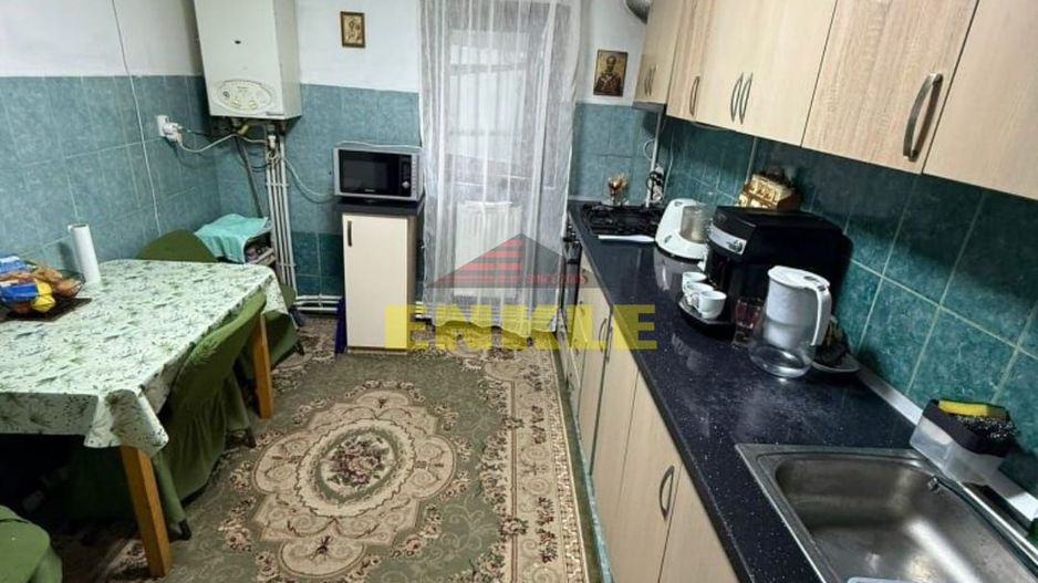 De vanzare apartament cu 3 camere, zona Mall - Poză 5