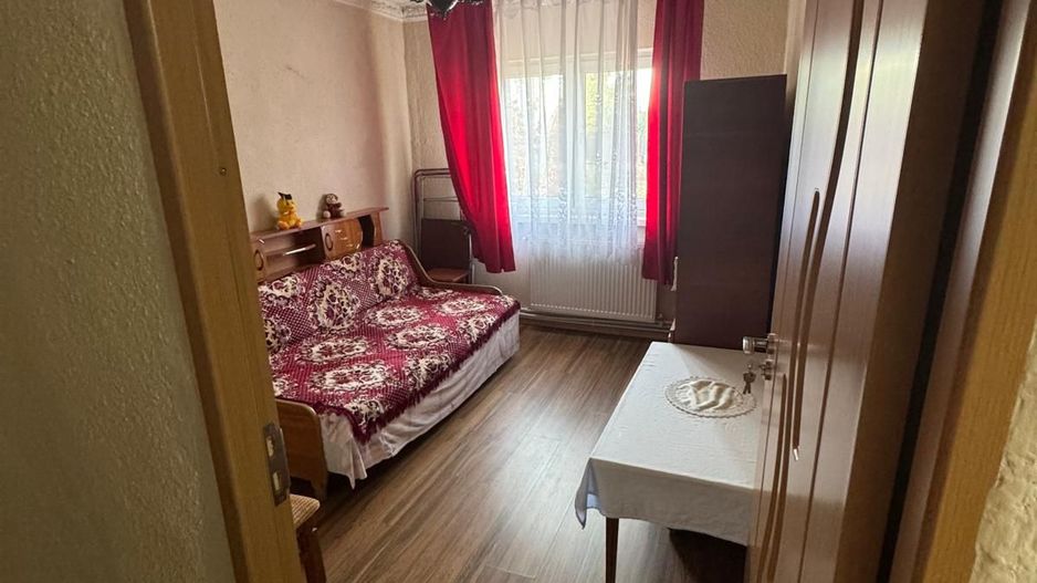 De Vânzare - Apartament 3 Camere, Strada Decebal - Poză 16