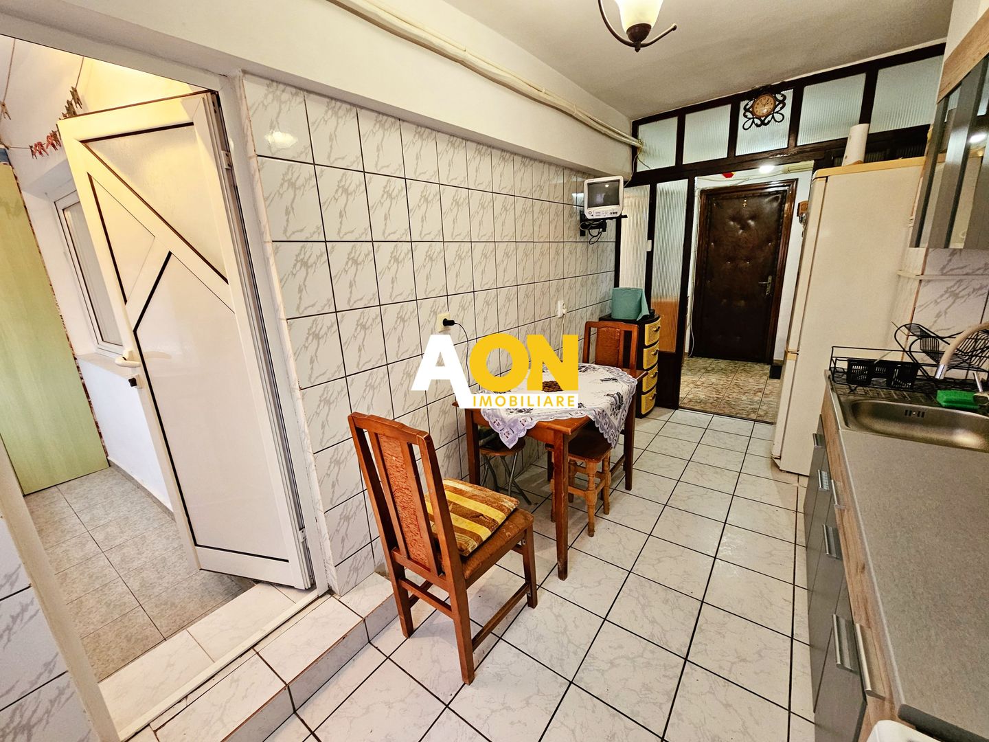 Apartament 2 camere, mobilat, utilat, etaj 3, cu boxa si parcare - Poză 5