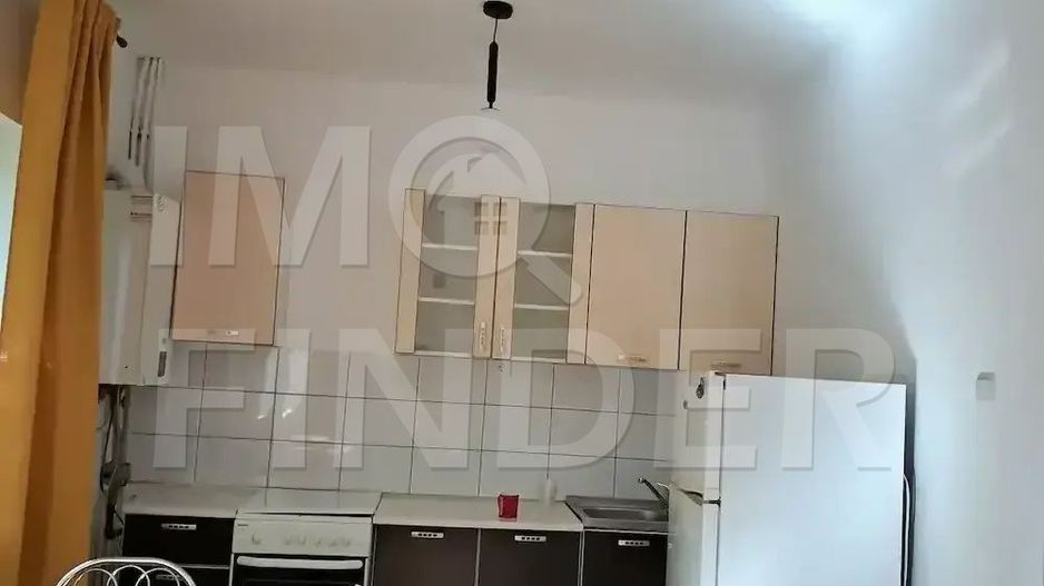 Garsonieră de închiriat în vila zona UMF / Hasdeu - Poză 1