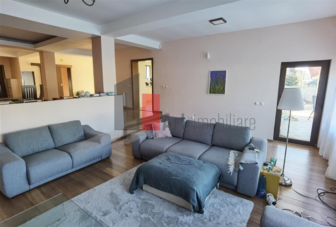 VIla 11 Camere Cernica - Poză 1