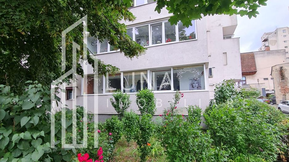 Spațiu cu potențial excelent în Piața Trandafirilor | 50mp - Poză 1