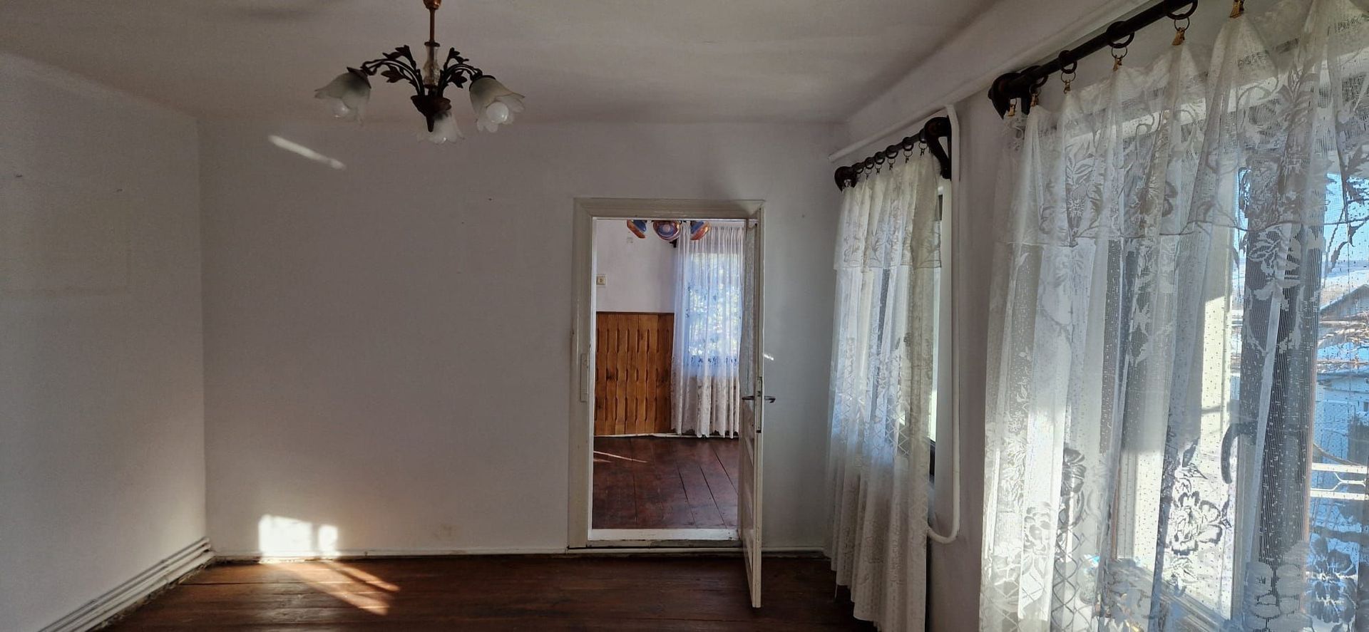 Casă / Vilă cu 3 camere de vânzare în Falticeni - Poză 5