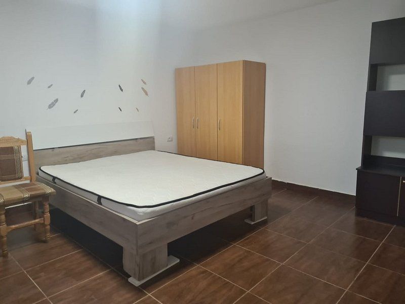 Garsoniera mobilata si utilata - zona garii 200 euro - Poză 1