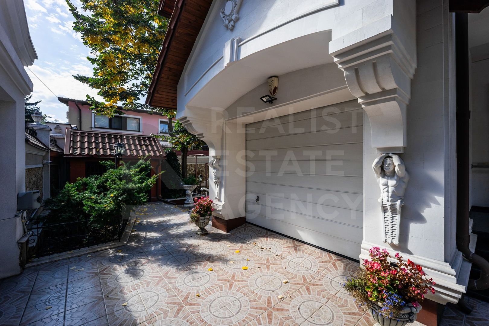 Se oferă spre chirie casă exclusivistă amplasată în Centul orașului - Poză 6