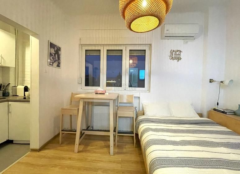 Garsoniera | Vedere catre Calea Victoria  | Airbnb | Certificat Turism - Poză 13