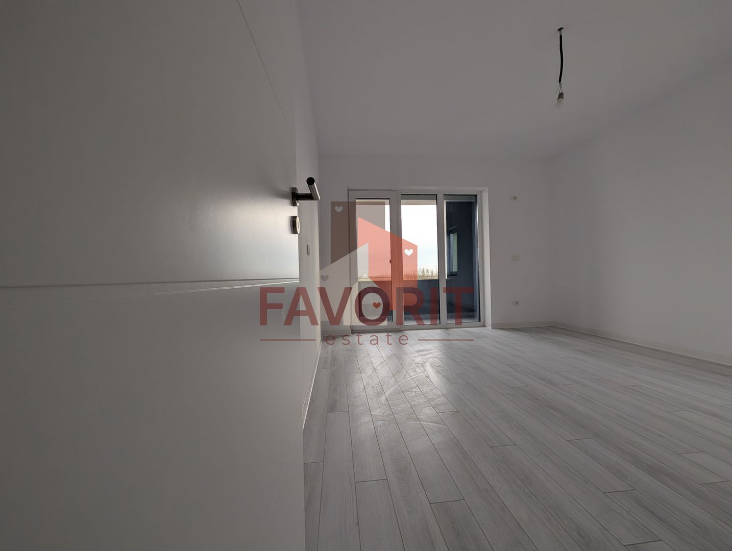 Etaj 1. Bloc nou. Loc de parcare inclus - Poză 4