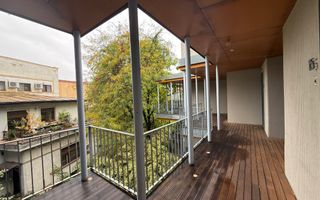 Apartament cu 2 camere, tip duplex, cu design industrial și personalitate - Poză 4