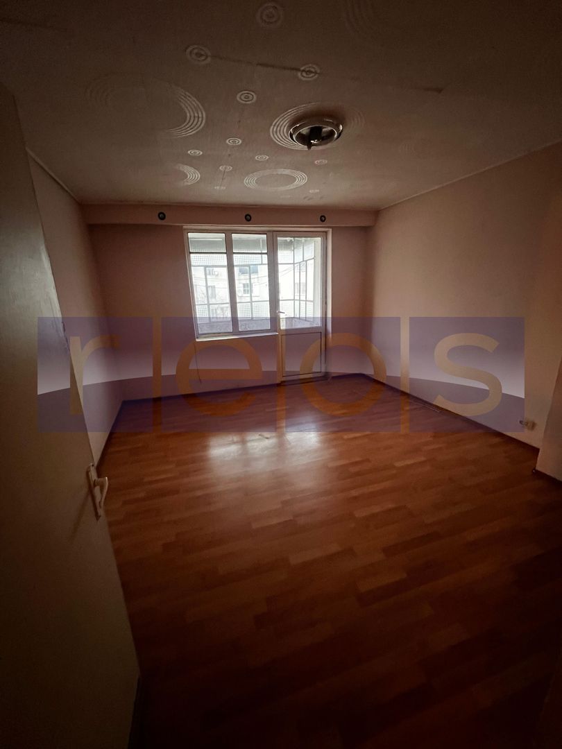 De vânzare apartament 3 camere – Decomandat - Aleea Suica - Poză 1