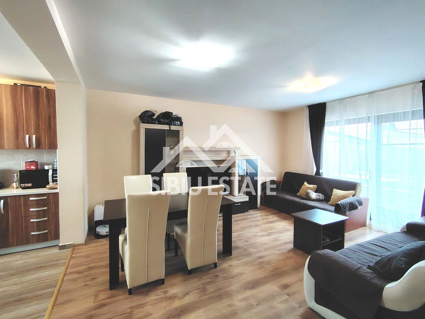 Casa de inchiriat Sibiu, 4 camere 2 bai - Poză 16