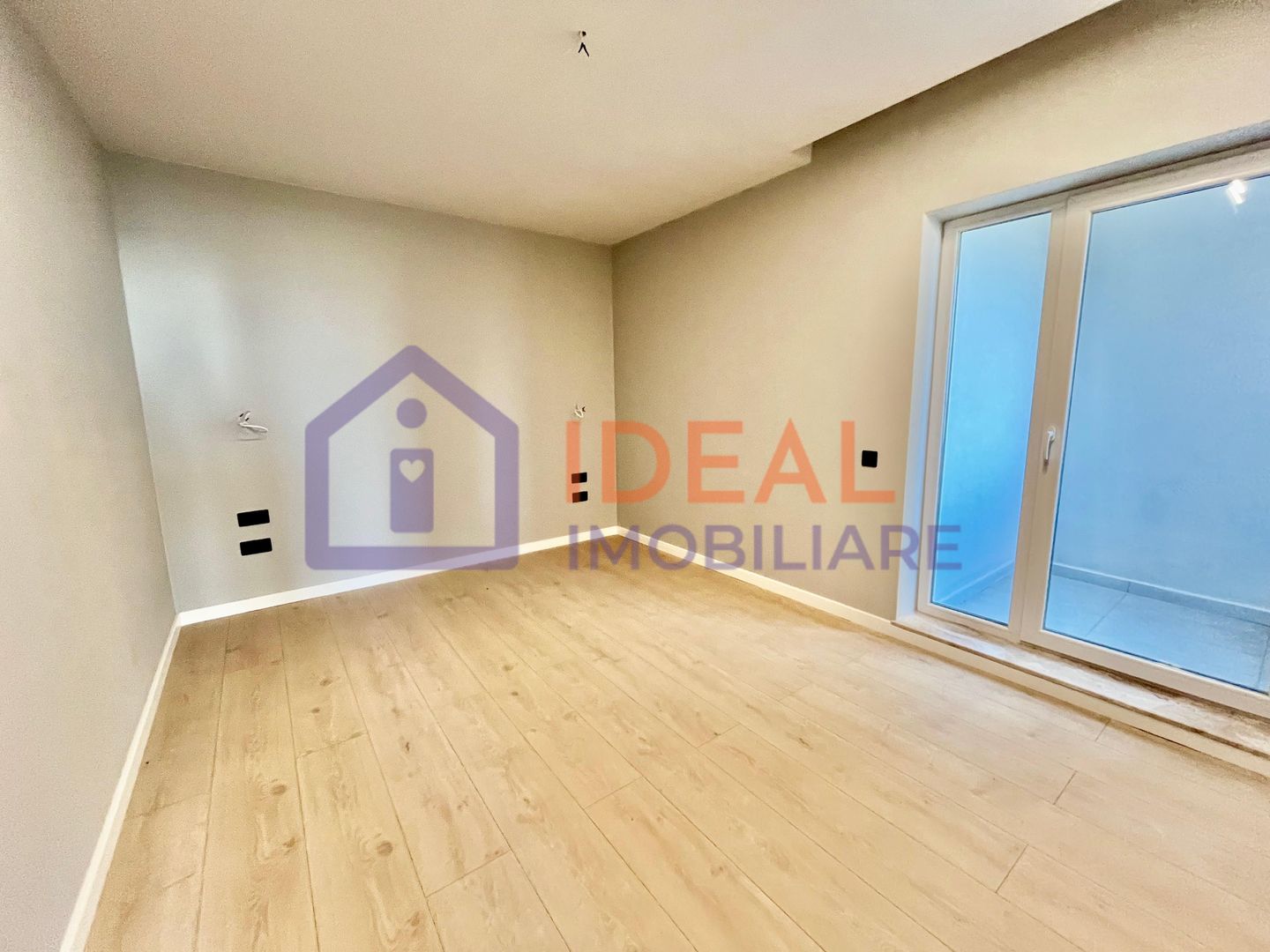 Penthouse cu 3 camere LA CHEIE, cu terase de 200mpu, zona Calea Surii Mici - Poză 7