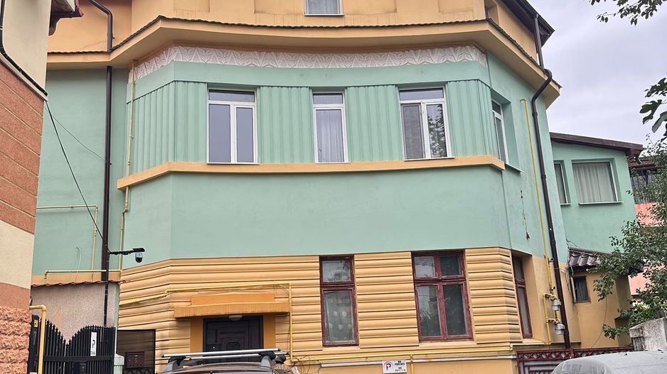DE VANZARE GARSONIERĂ ÎN VILĂ | ULTRACENTRAL | CURTE | CENTRALĂ PROPRIE - Poză 9