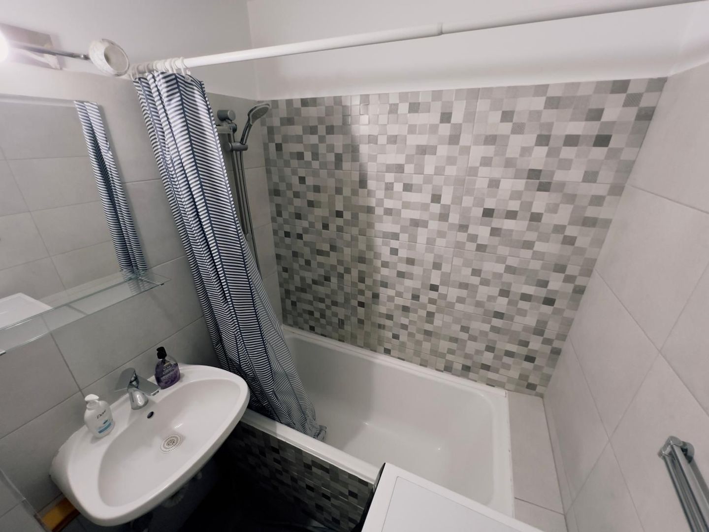 GARSONIERA LUJERULUI, BUCATARIE INCHISA, PET-FRIENDLY, METROU 3 MINUTE - Poză 13