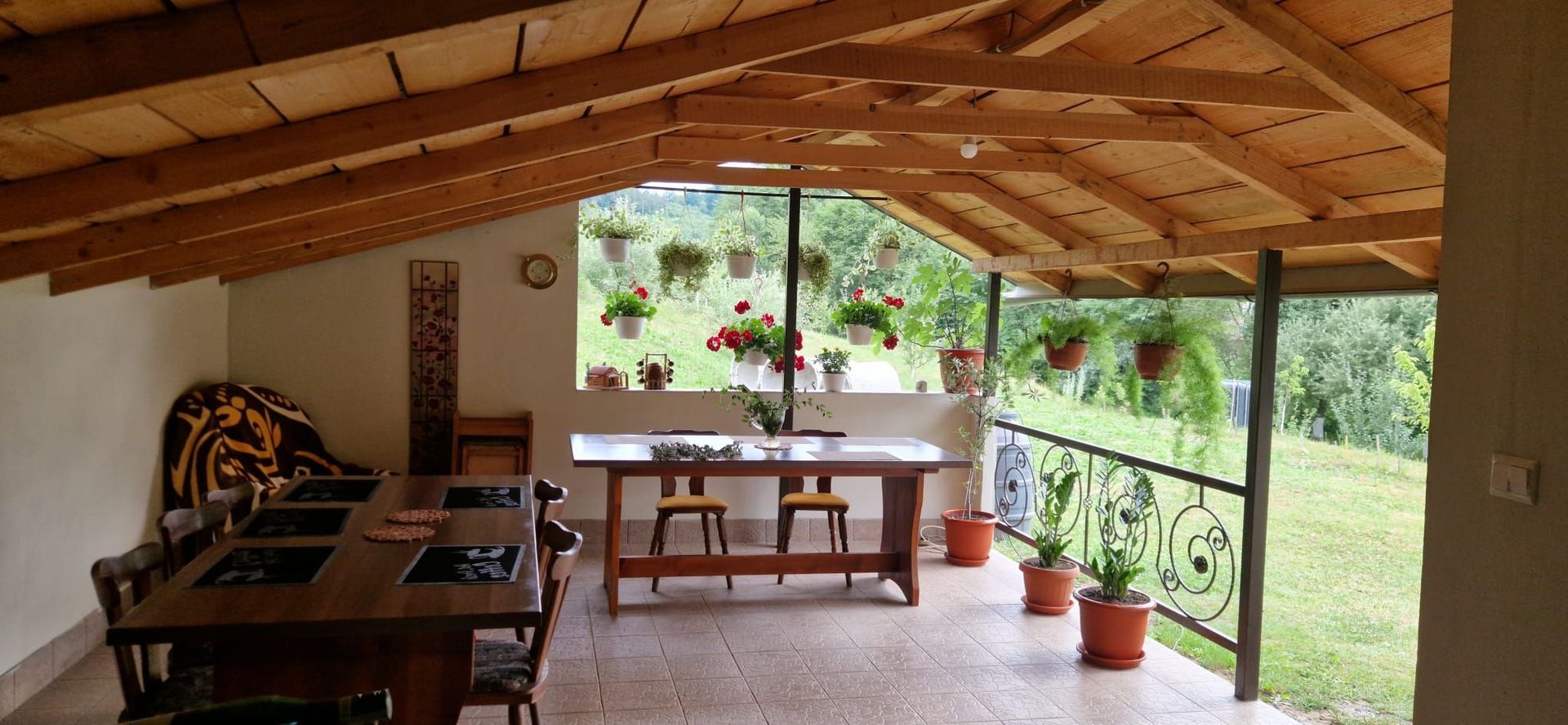 Casa si teren potential turistic Slatioara-Suceava - Poză 4