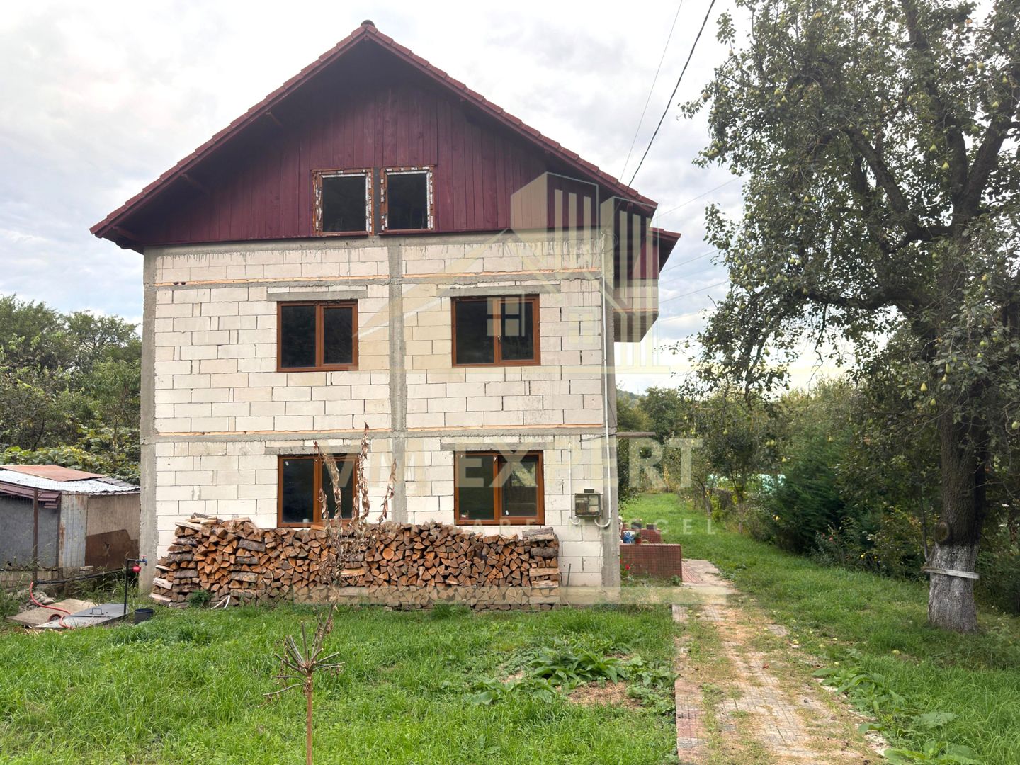 CASĂ 6 CAMERE TEREN 5736 MP LEREȘTI VOINEȘTI ARGEȘ - Poză 3