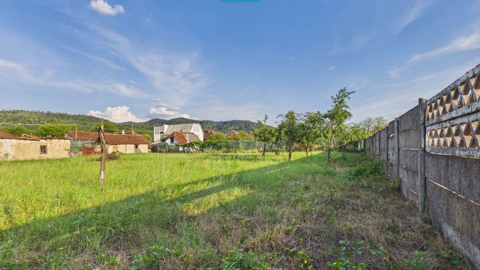 Casă în centrul localității Dezna, județul Arad - Poză 6