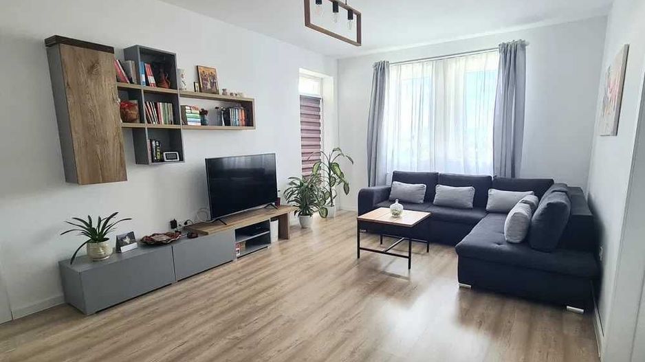 Apartament Etaj 1, 2 camere  plus dressing   zona Compa  Vasile Aaron - Poză 1