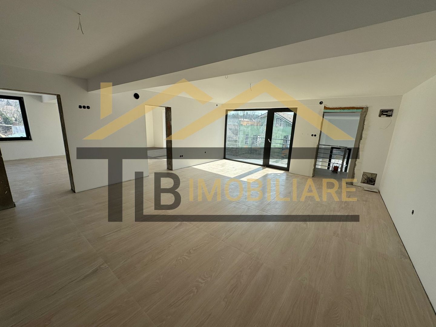 Apartament cu 3 camere, 107 mp, parcare, Zona Bulevardul Cetatii - Poză 1