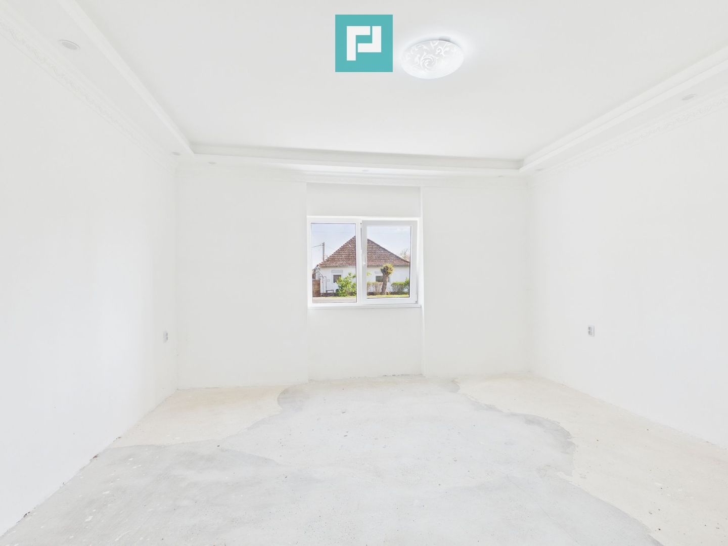 Casă renovată 4 camere si 1452 mp teren în Bătania - Poză 9