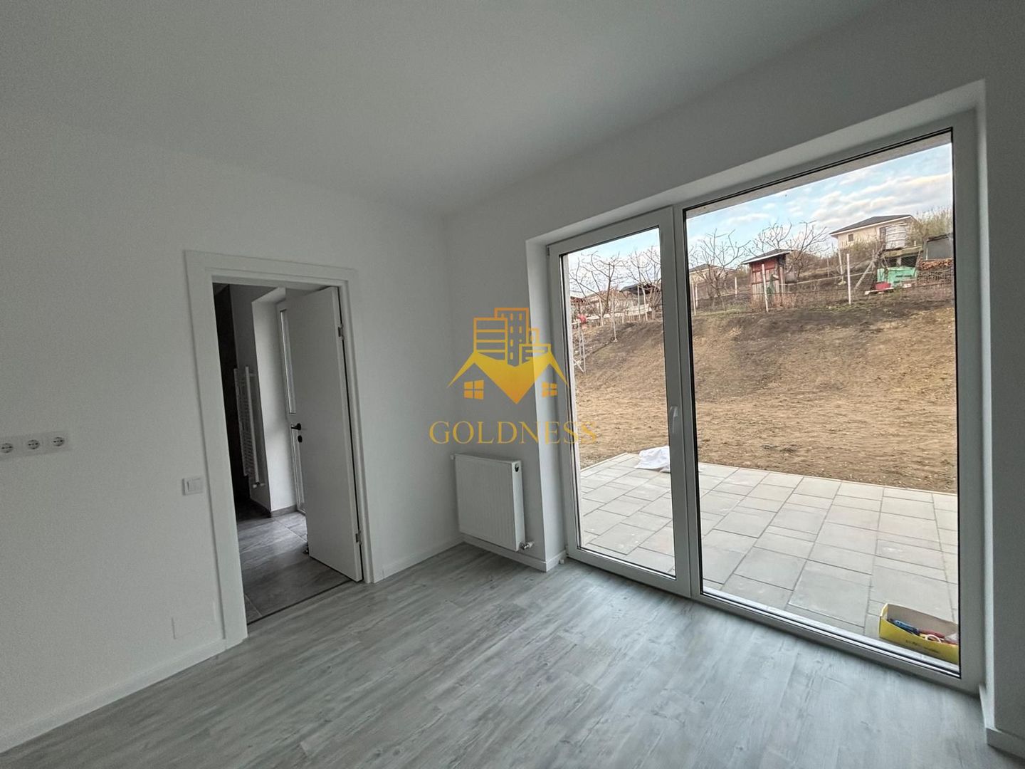 Casa moderna, prima inchiriere, 600 mp teren, curte, parcare, Dezmir - Poză 8