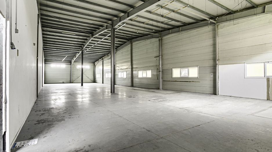 Hala industriala de inchiriat în Arad, 2.744 m², acces TIR și auto - Poză 1