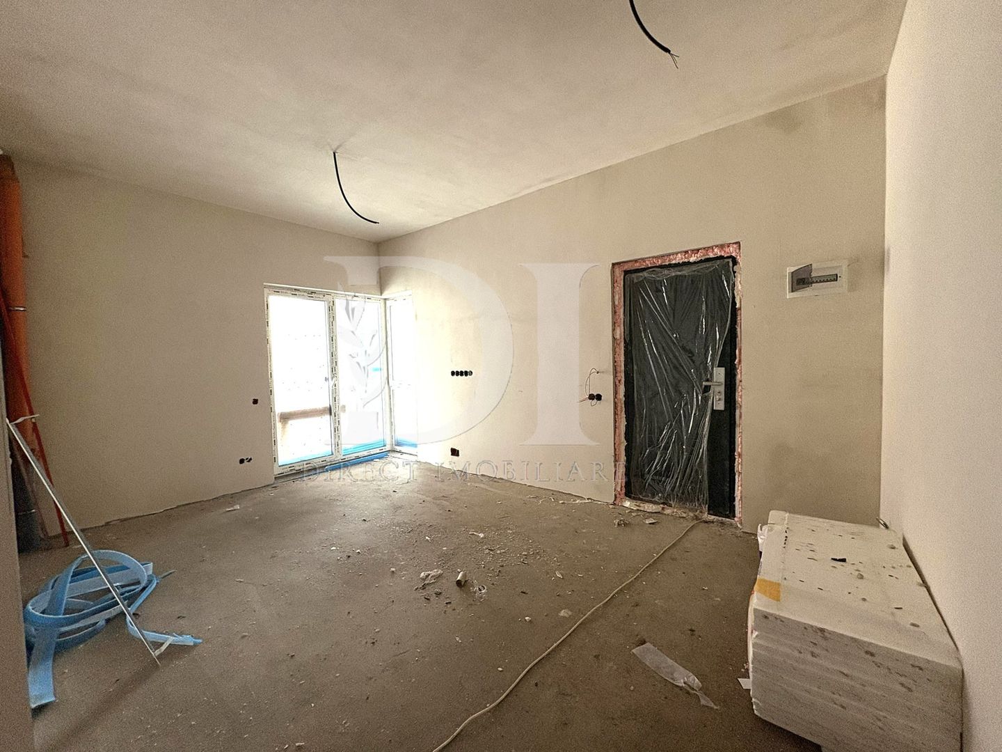 Apartament semifinisat / 3 dormitoare / Zona Tineretului , Floresti - Poză 2