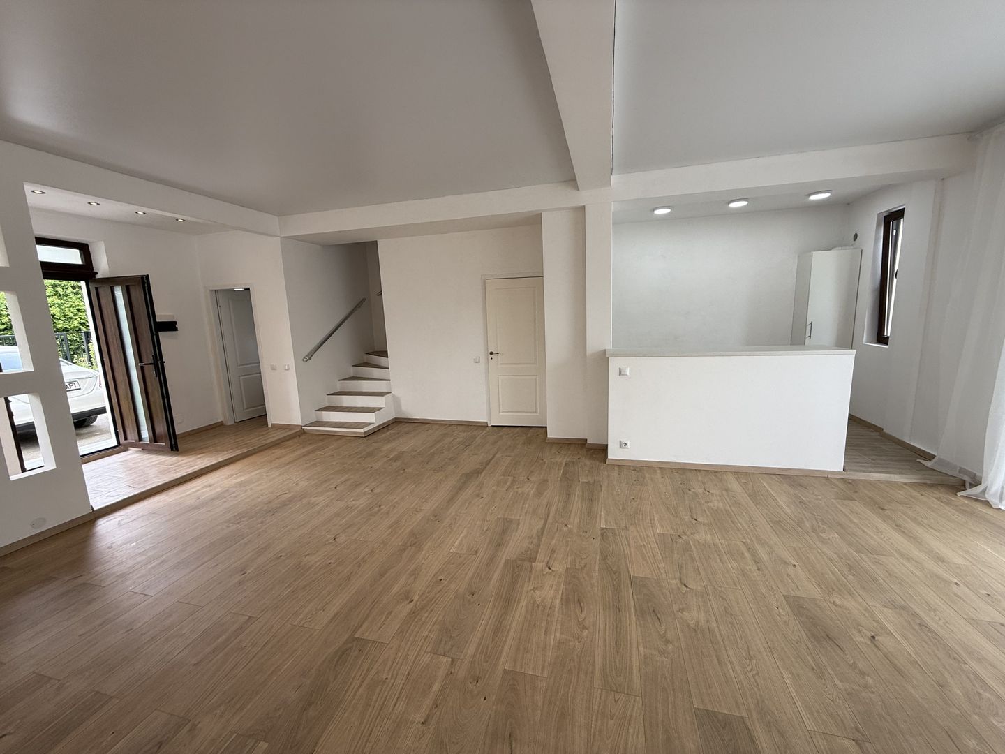Vila 4 camere cu arhitectura deosebita langa pădure in Corbeanca ! - Poză 6