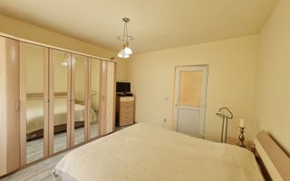 Casă cu teren generos pretabila pentru afacere - Poză 3