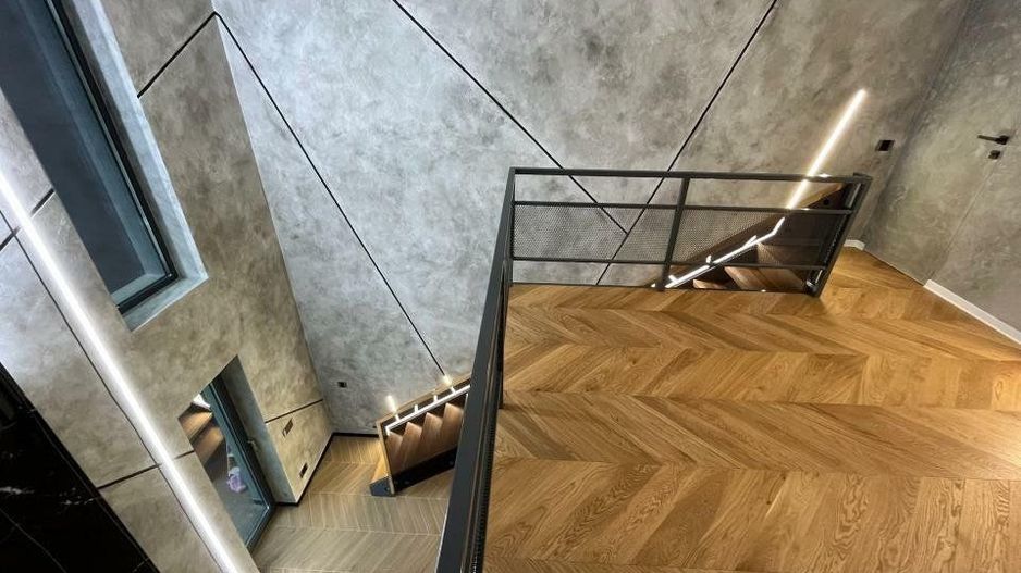 Apartament tip Loft cu finisaje industriale si gradina - Poză 1