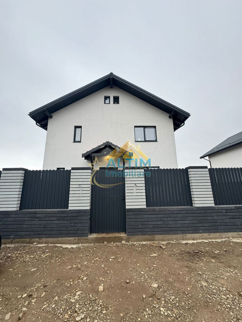 De vânzare - Casă cu 4 camere în cartier Izvor - Poză 1