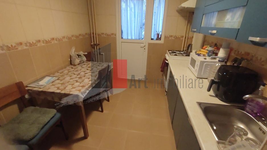 Vânzare apartament 3 camere decomandat Apărătorii Patriei - Spiru Haret - Poză 3