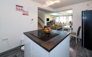 Casă Individuală Modernă de Vânzare | Sânpetru, Brașov - Poză 11