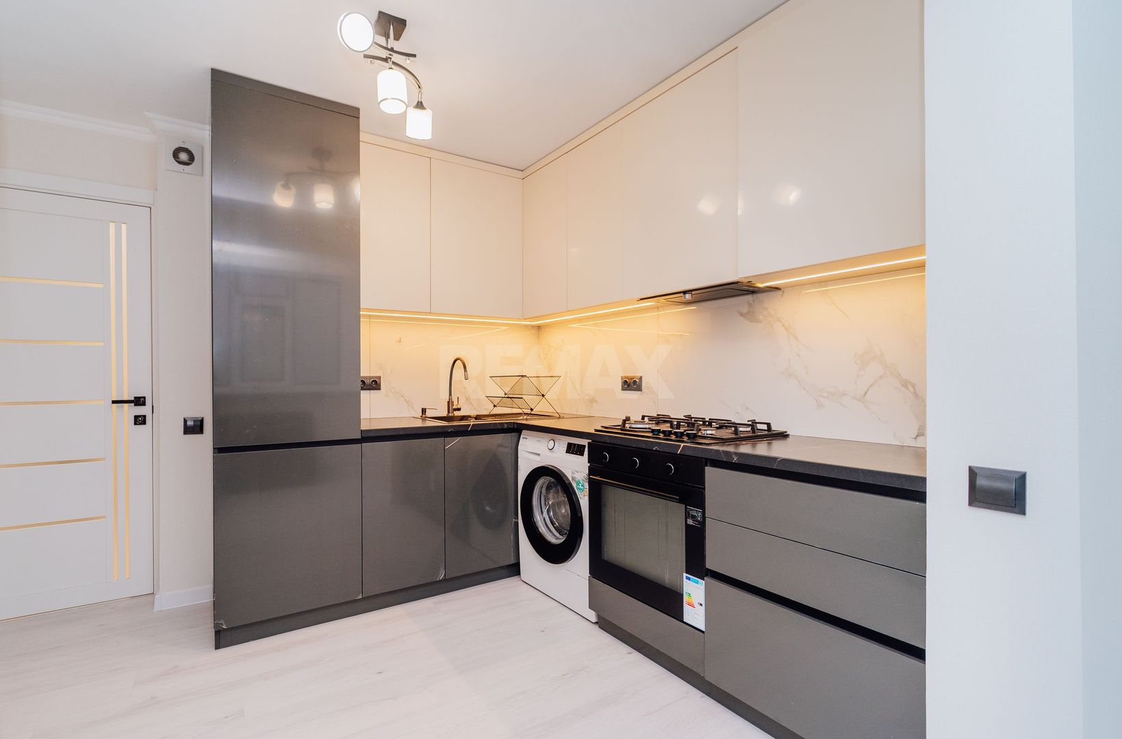 Se vinde apartament cu 3 camere, Botanica - Poză 1