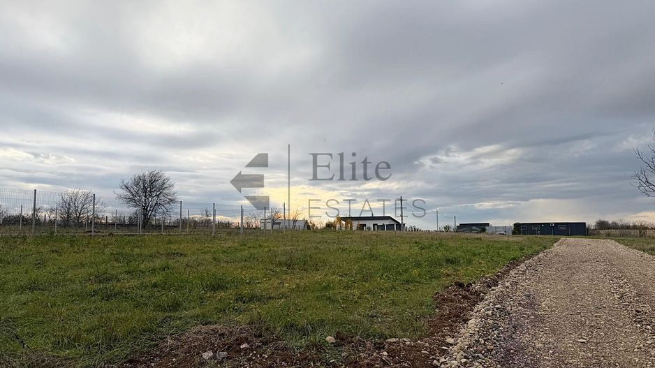 Teren intravilan de vanzare in Apateu | Dublu front - Poză 4