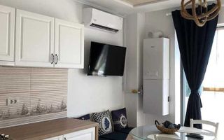 Garsonniera de vanzare in Mamaia Nord cu Piscina Exterioara si parcare - Poză 2