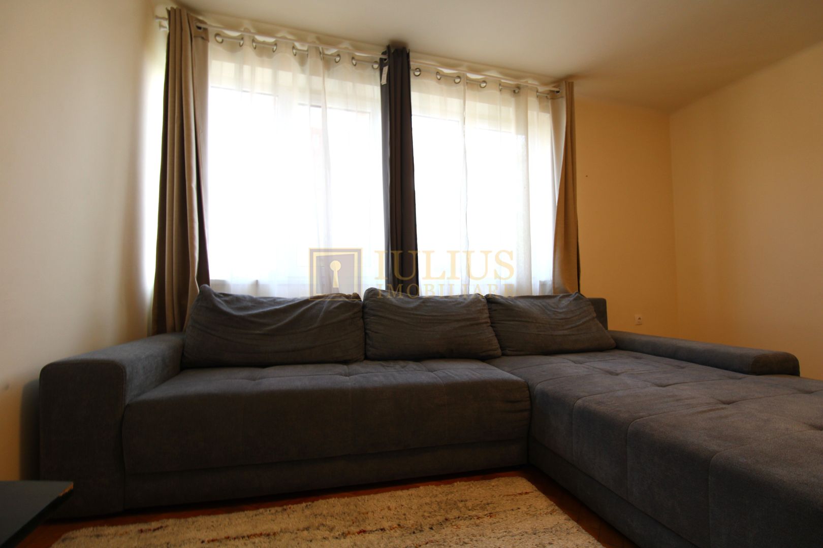 Piata 700, 2 camere, centrala proprie - Poză 2