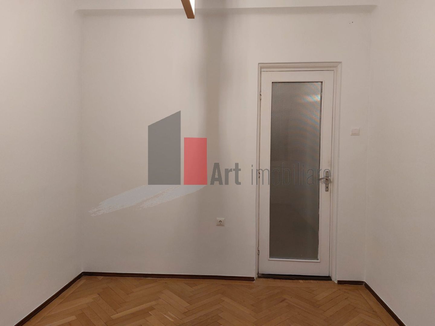 Apartamentul "REHEGUA" , P-ta Rosetti, bloc stradal, renovat complet - Poză 3