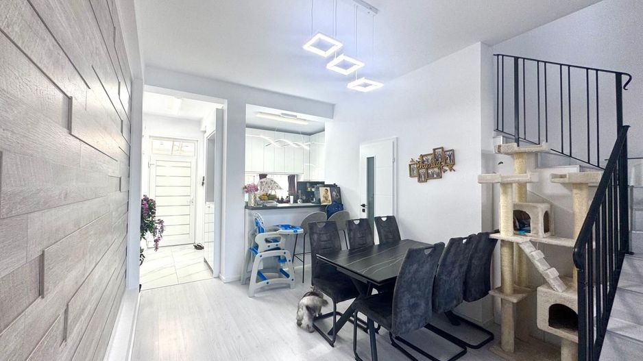 Casă înșiruită cu 4 camere, complet mobilată și utilată |Săcălaz| - Poză 7