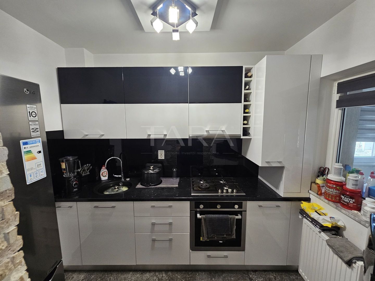 Apartament cu 2 camere si parcare parcare in fata blocului - Poză 1