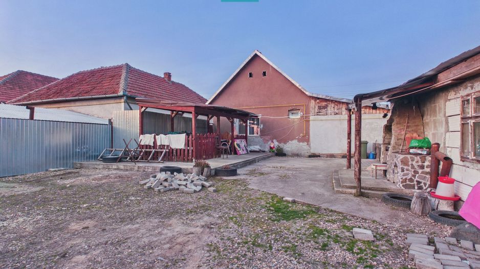 Casă cu 3 camere și teren de 700 mp în Cermei - Poză 12