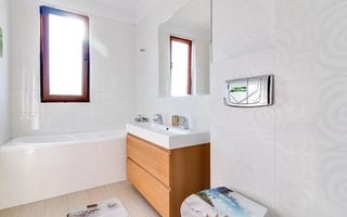 Inchiriere apartament 4 camere | Sisesti | Parcare subterana - Poză 8