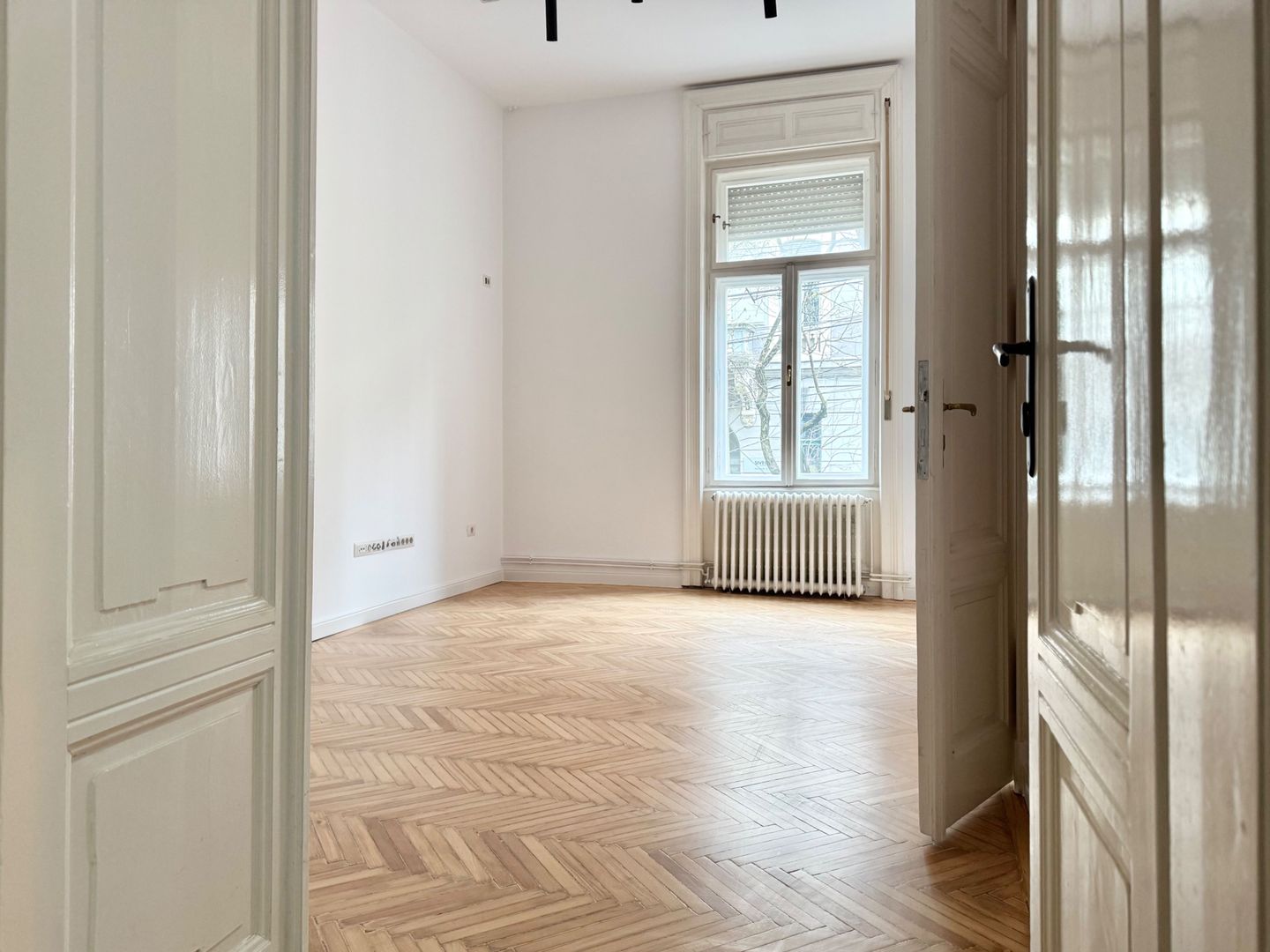 Birouri reprezentative, finisaje moderne, prima închiriere - Poză 15