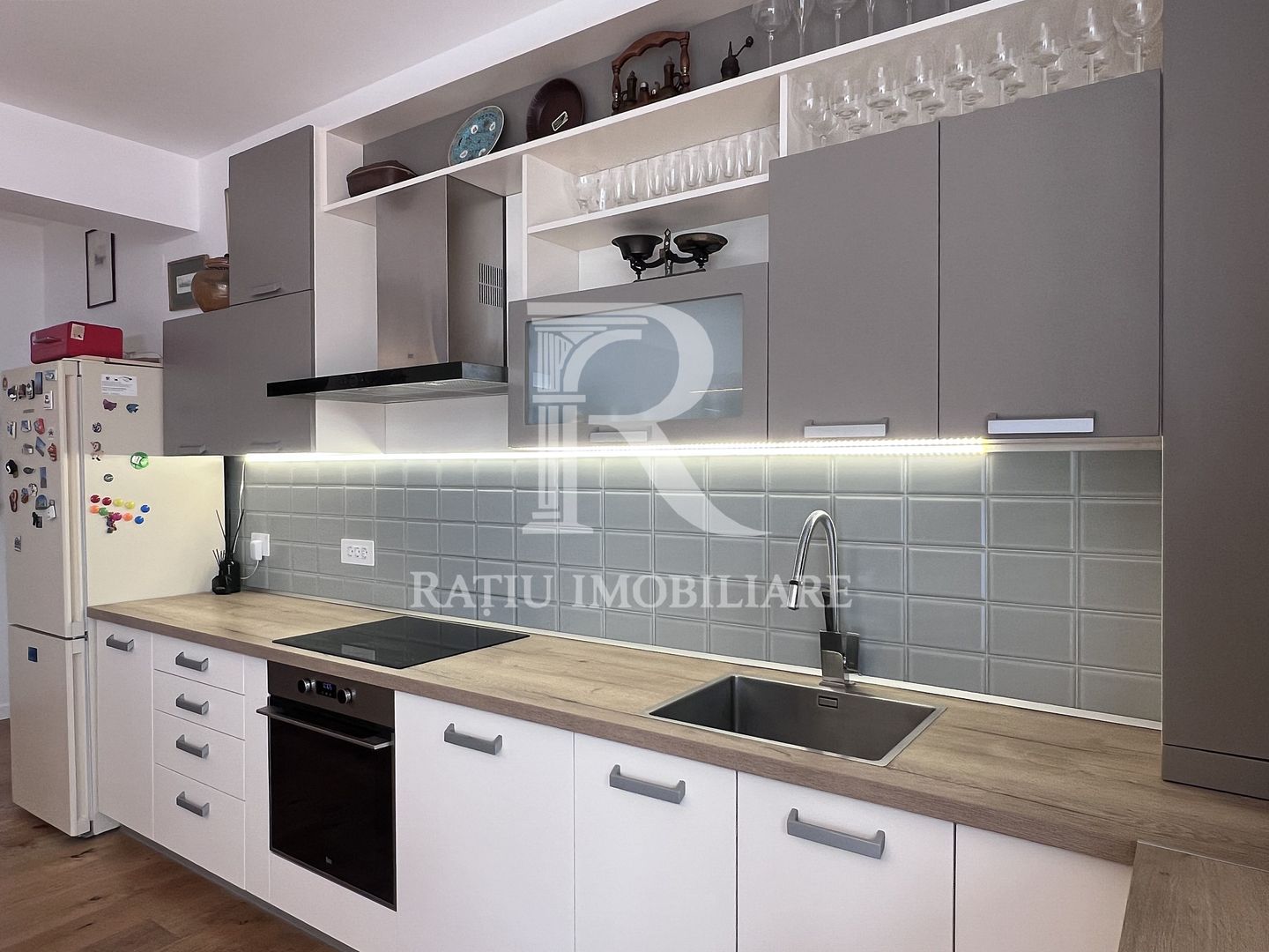 Penthouse cu Design Eclectic | Central | Panoramă Unică | Oradea - Poză 9