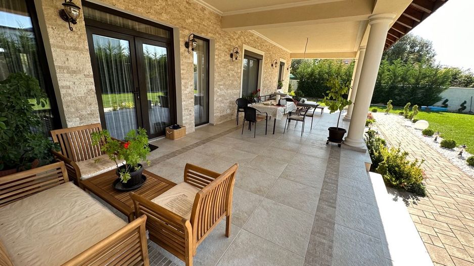 CASA EXCEPTIONALA CU LIVADA PROPRIE - Poză 3