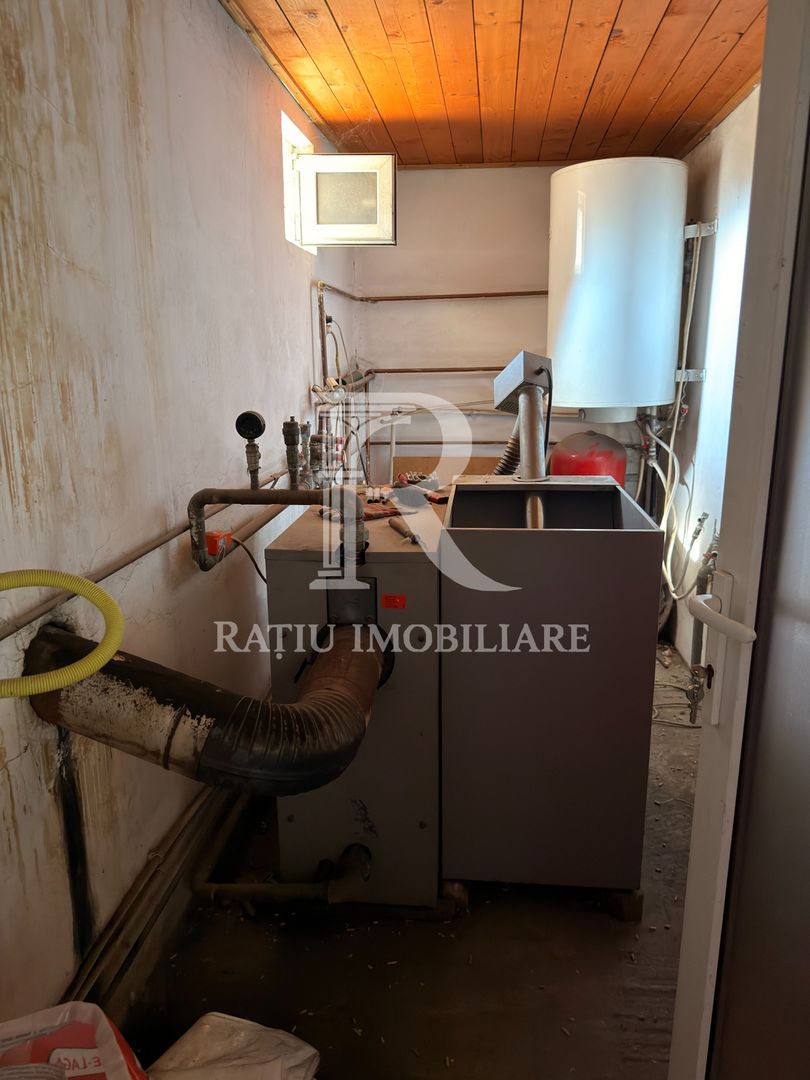 Casă cu spațiu comercial | Curte | Garaj | Parcare | Nojorid - Poză 23