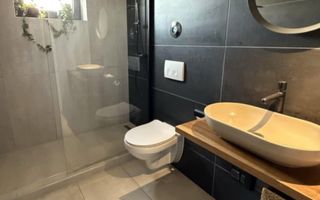 Apartament 2,5 camere chic cu grădină balcon vitrat și mobilier premium - Poză 5